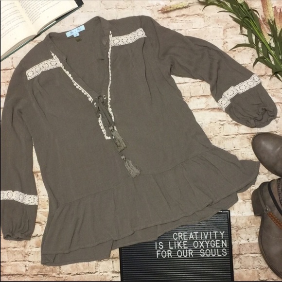 She & Sky Flowy Peplum Top - Picture 3 of 8